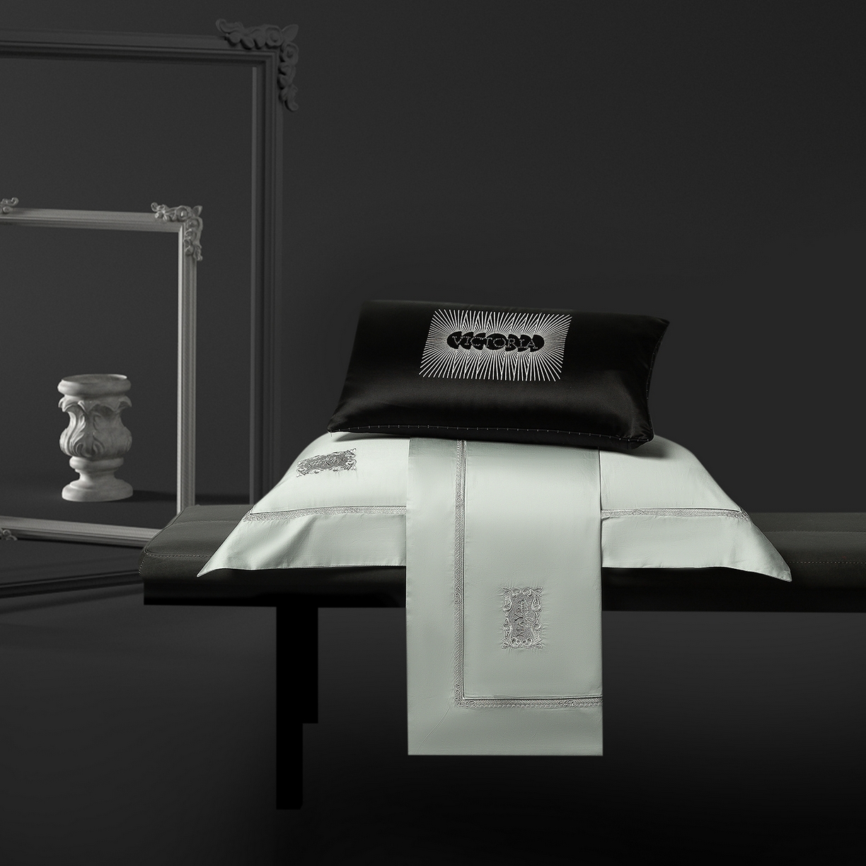 91家纺网 家纺一手货源 找家纺 玖玖爱家纺 2025新款180支植物甑棉罗卡芙刺绣系列四件套 山脉青