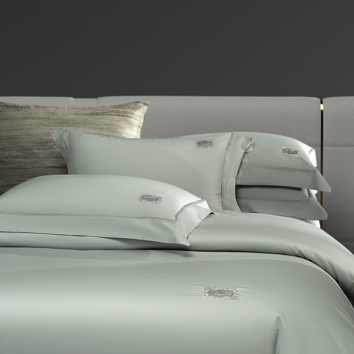 91家纺网 家纺一手货源 找家纺 玖玖爱家纺 2025新款180支植物甑棉罗卡芙刺绣系列四件套 山脉青