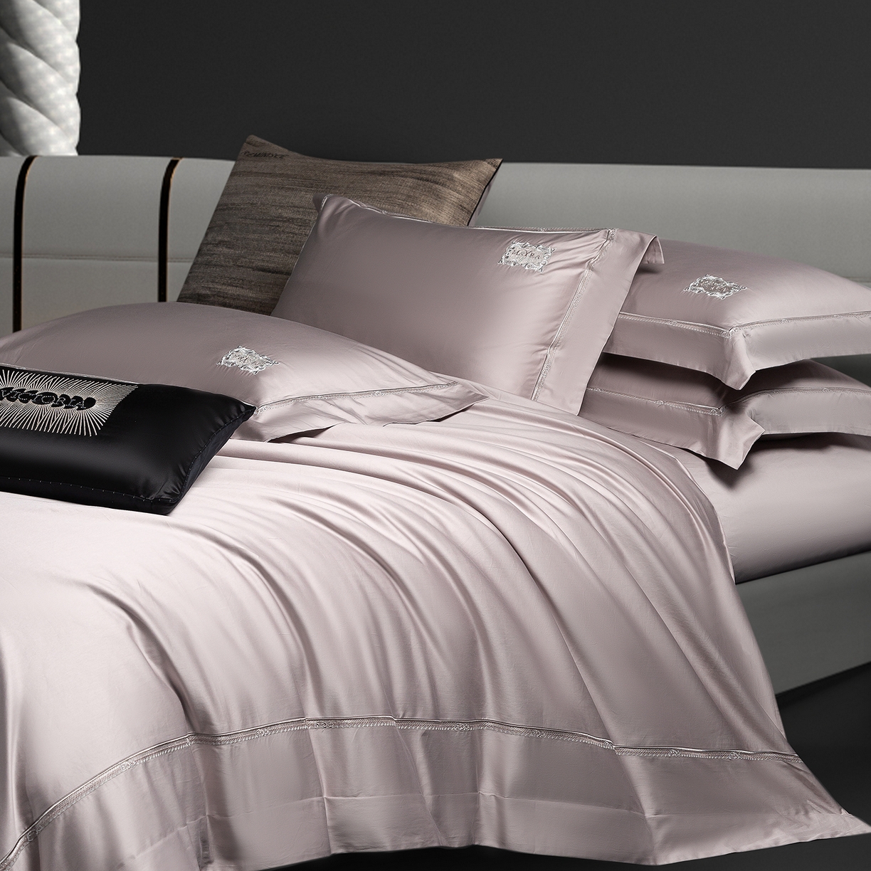 玖玖爱家纺 2025新款180支植物甑棉罗卡芙刺绣系列四件套 雅灰紫