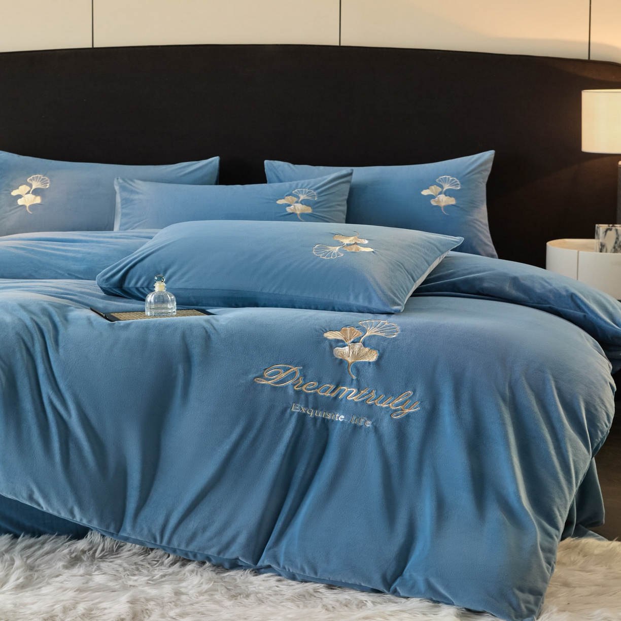 91家纺网 家纺一手货源 找家纺 如一 2025新款水晶绒纯色刺绣四件套-银杏系列 银杏-宾利蓝