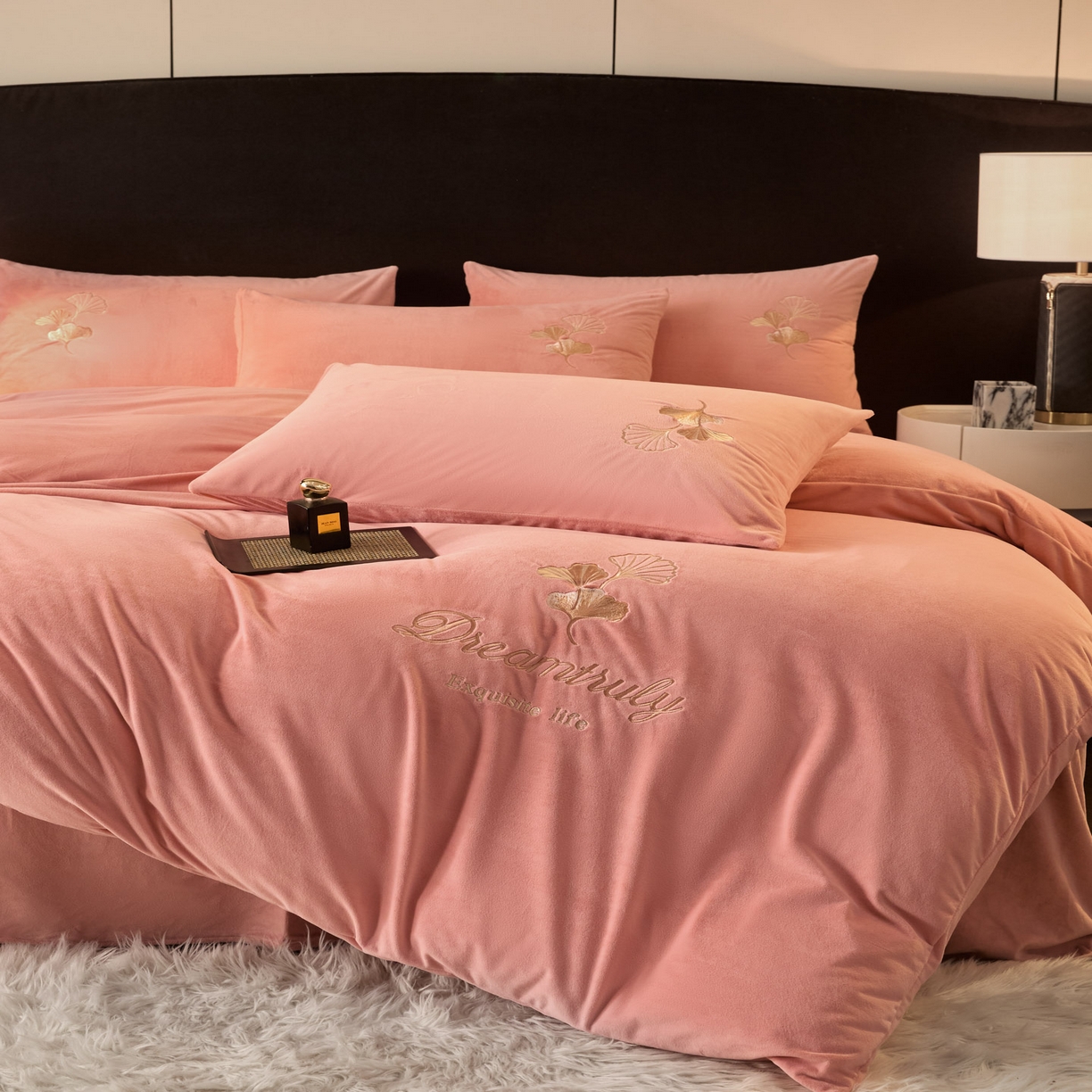 91家纺网 家纺一手货源 找家纺 如一 2025新款水晶绒纯色刺绣四件套-银杏系列 银杏-浅豆沙