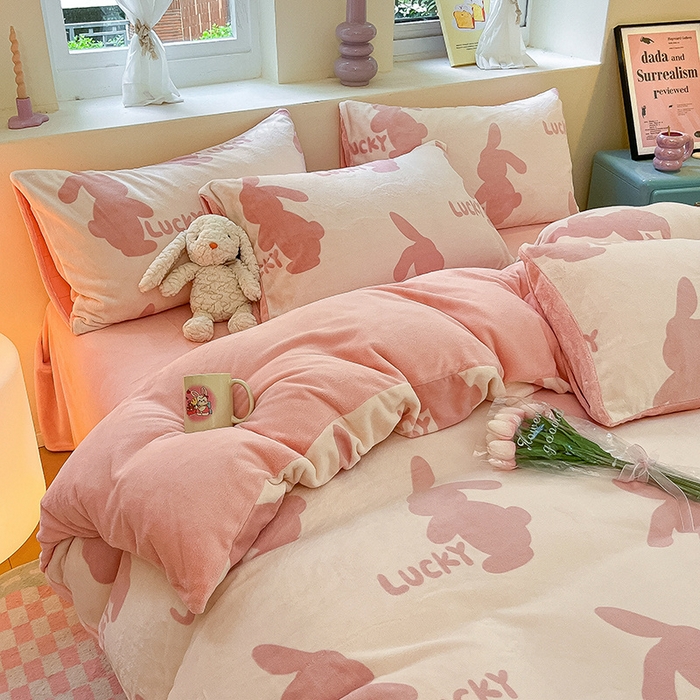 91家纺网 家纺一手货源 找家纺 雅居纺家纺 2025新款高克重牛奶绒印花单被套 幸运兔