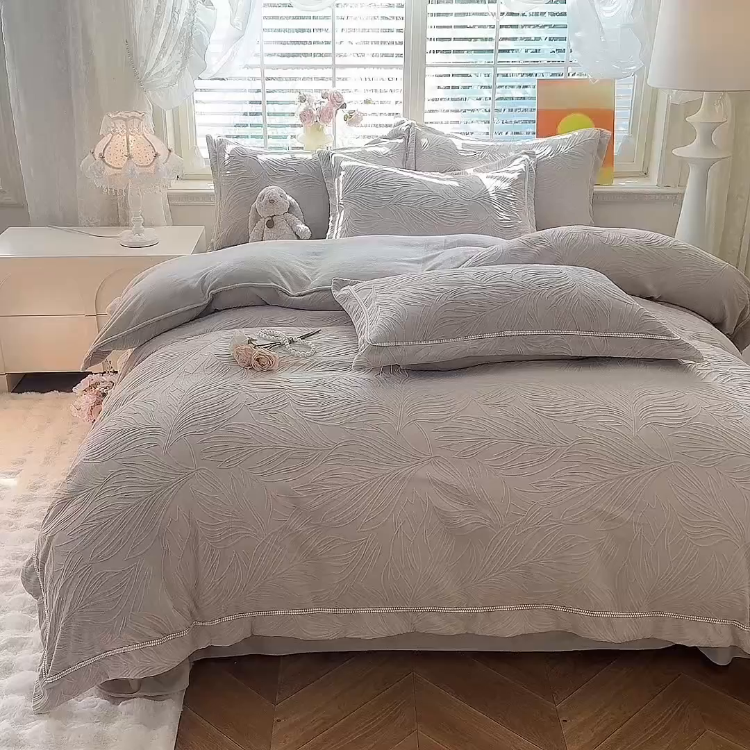 91家纺网 家纺一手货源 找家纺 （总）艾唯希家纺 2025新款全消光雕花绒织带款四件套牛奶绒-雕花织带系列