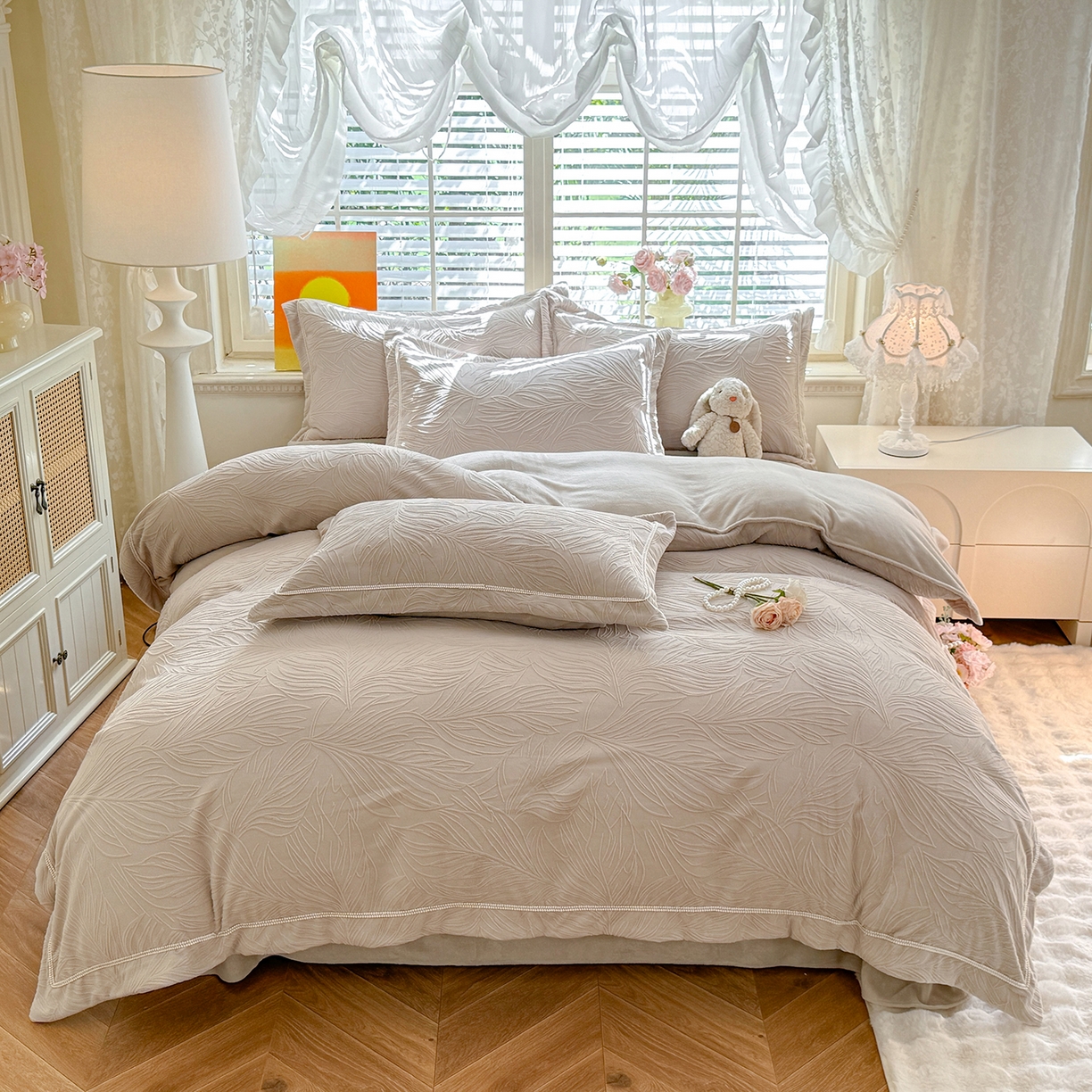 91家纺网 家纺一手货源 找家纺 （总）艾唯希家纺 2025新款全消光雕花绒织带款四件套牛奶绒-雕花织带系列