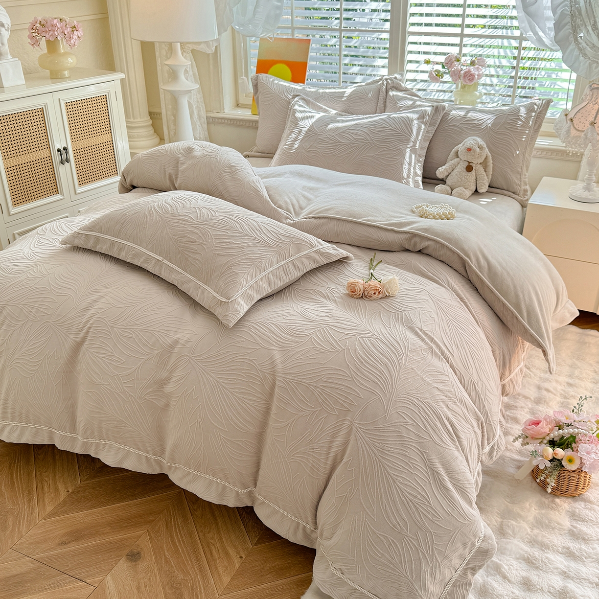 91家纺网 家纺一手货源 找家纺 （总）艾唯希家纺 2025新款全消光雕花绒织带款四件套牛奶绒-雕花织带系列