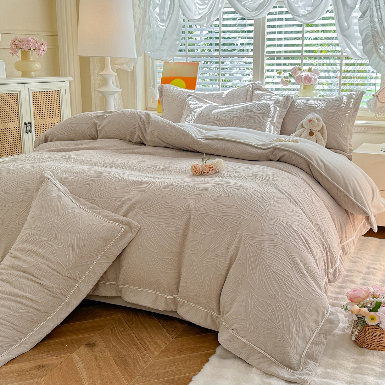 91家纺网 家纺一手货源 找家纺 （总）艾唯希家纺 2025新款全消光雕花绒织带款四件套牛奶绒-雕花织带系列