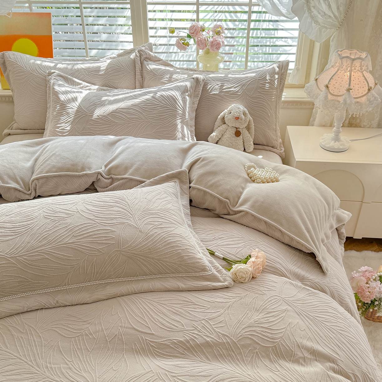 91家纺网 家纺一手货源 找家纺 （总）艾唯希家纺 2025新款全消光雕花绒织带款四件套牛奶绒-雕花织带系列