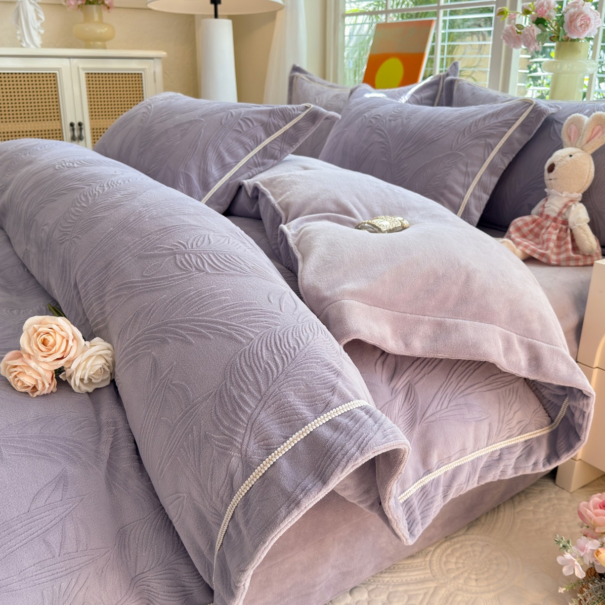 91家纺网 家纺一手货源 找家纺 （总）艾唯希家纺 2025新款全消光雕花绒织带款四件套牛奶绒-雕花织带系列