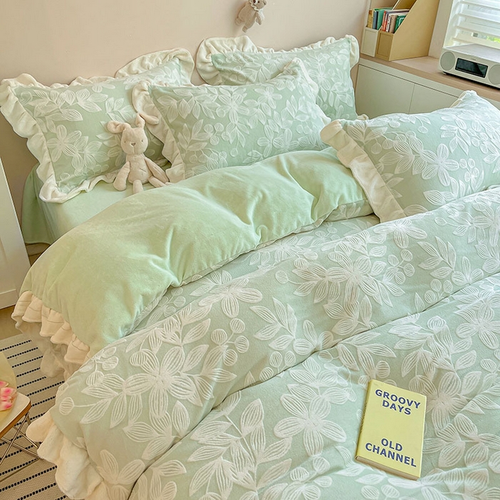 91家纺网 家纺一手货源 找家纺 （总）琪格格纺织 2025新款全消光小清新花边款雕花牛奶绒四件套