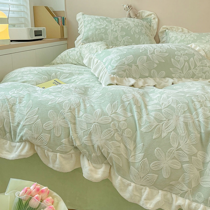 91家纺网 家纺一手货源 找家纺 （总）琪格格纺织 2025新款全消光小清新花边款雕花牛奶绒四件套