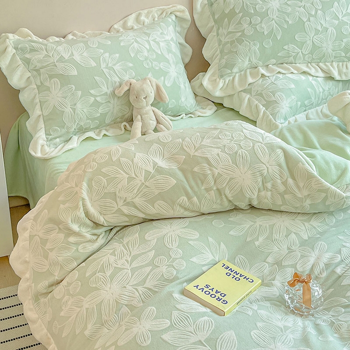 91家纺网 家纺一手货源 找家纺 （总）琪格格纺织 2025新款全消光小清新花边款雕花牛奶绒四件套