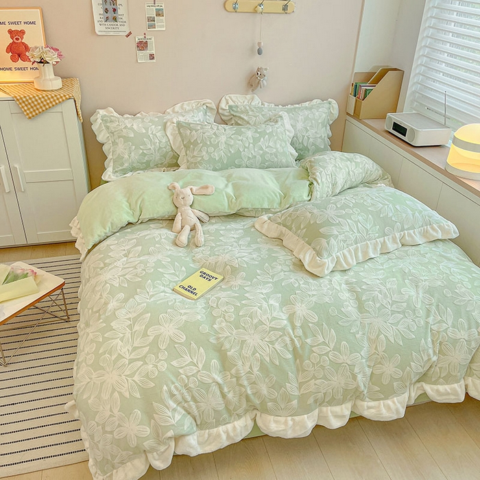 91家纺网 家纺一手货源 找家纺 （总）琪格格纺织 2025新款全消光小清新花边款雕花牛奶绒四件套