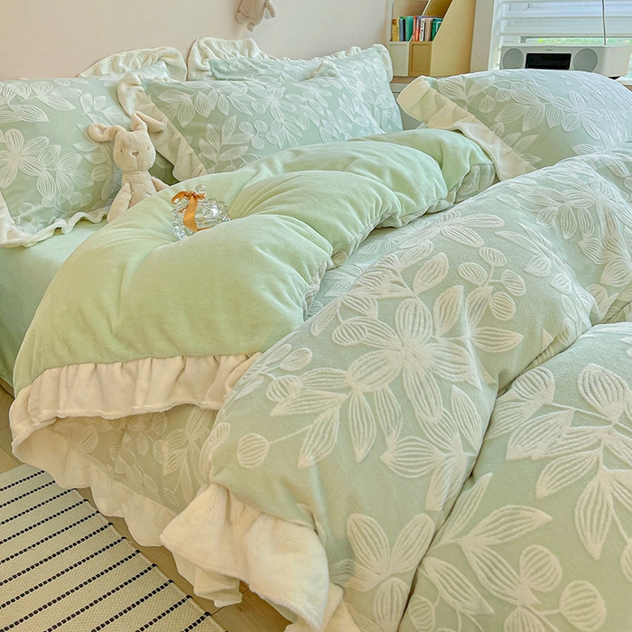 琪格格纺织 2025新款全消光小清新花边款雕花牛奶绒四件套 雕花绒花边-爱在秋冬浅绿