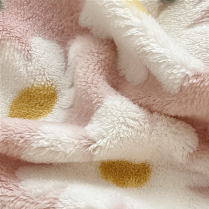 91家纺网 家纺一手货源 找家纺 琪格格纺织 2025新款全消光小清新花边款雕花牛奶绒四件套 雕花花边绒- 雏菊 粉玉