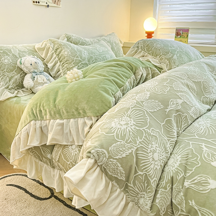 91家纺网 家纺一手货源 找家纺 （总）琪格格纺织 2025新款全消光小清新花边款雕花牛奶绒四件套