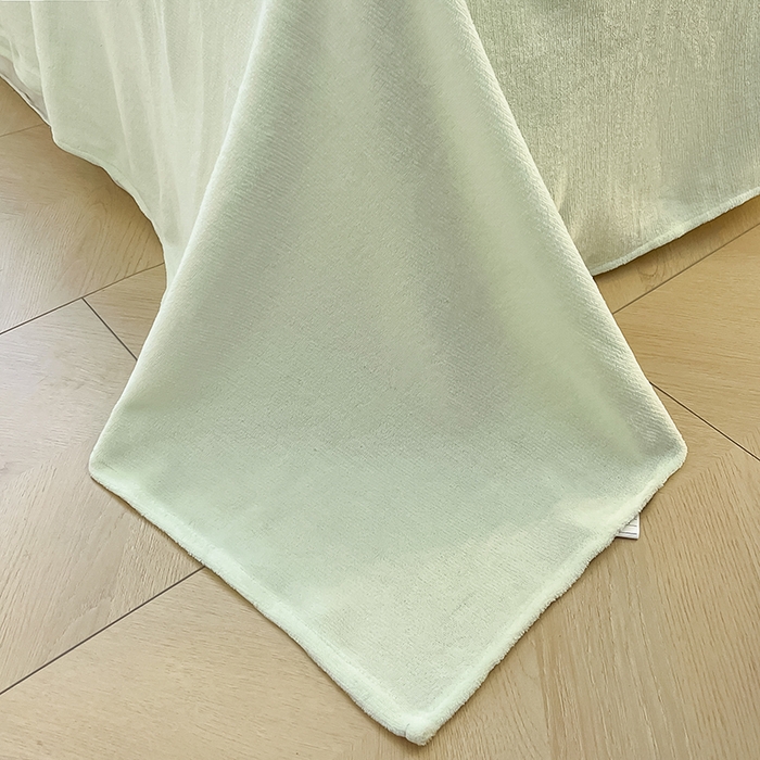 91家纺网 家纺一手货源 找家纺 琪格格纺织 2025新款全消光小清新花边款雕花牛奶绒四件套 雕花绒花边-阿芙朵绿