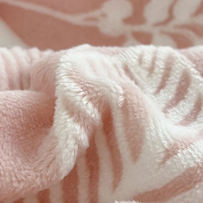 91家纺网 家纺一手货源 找家纺 琪格格纺织 2025新款全消光小清新花边款雕花牛奶绒四件套 雕花绒花边 迪娅妮 粉