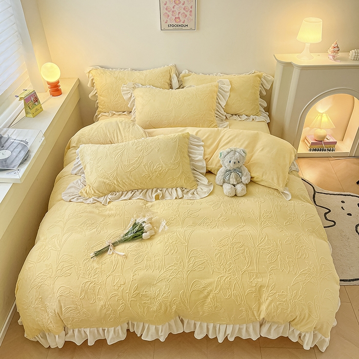 91家纺网 家纺一手货源 找家纺 琪格格纺织 2025新款全消光小清新花边款雕花牛奶绒四件套 雕花绒花边 枝枝叶叶 黄