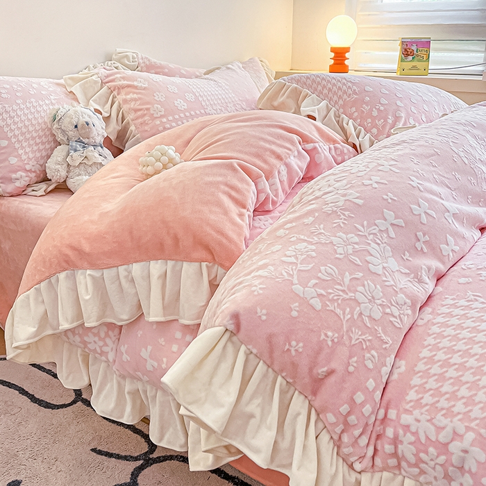 琪格格纺织 2025新款全消光小清新花边款雕花牛奶绒四件套 雕花绒花边- 阿芙朵 粉