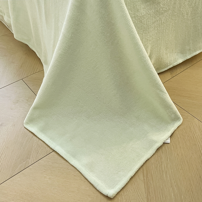 91家纺网 家纺一手货源 找家纺 琪格格纺织 2025新款全消光小清新花边款雕花牛奶绒四件套 雕花绒花边 花丛小鹿 绿