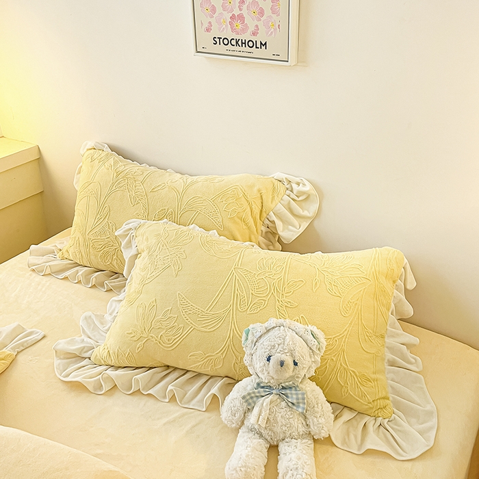 91家纺网 家纺一手货源 找家纺 琪格格纺织 2025新款全消光小清新花边款雕花牛奶绒四件套 雕花绒花边 枝枝叶叶 黄