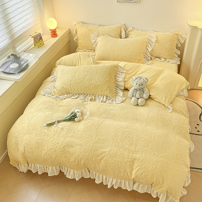 91家纺网 家纺一手货源 找家纺 琪格格纺织 2025新款全消光小清新花边款雕花牛奶绒四件套 雕花绒花边 枝枝叶叶 黄