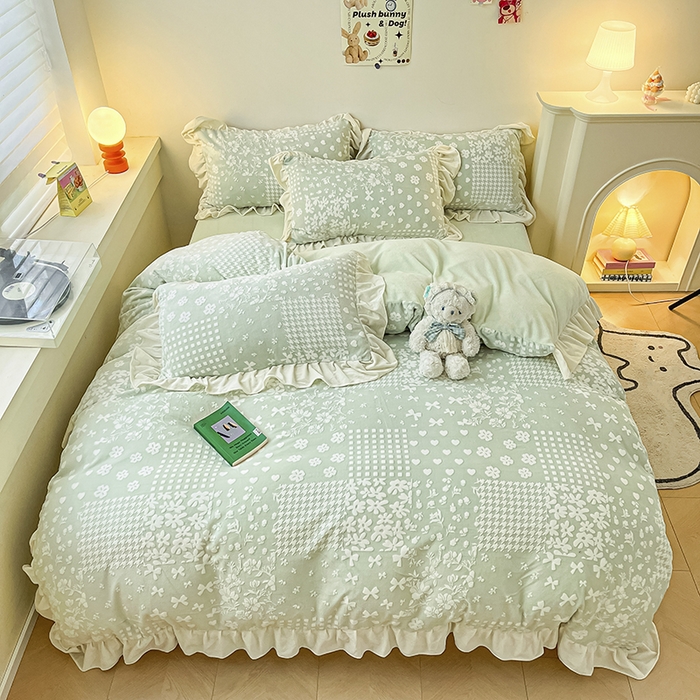 91家纺网 家纺一手货源 找家纺 琪格格纺织 2025新款全消光小清新花边款雕花牛奶绒四件套 雕花绒花边-阿芙朵绿