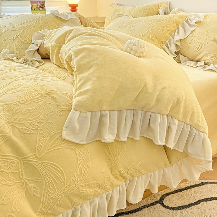 91家纺网 家纺一手货源 找家纺 琪格格纺织 2025新款全消光小清新花边款雕花牛奶绒四件套 雕花绒花边 枝枝叶叶 黄