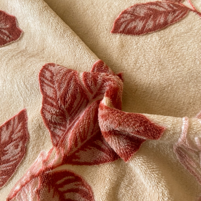 91家纺网 家纺一手货源 找家纺 琪格格纺织 2025新款全消光小清新花边款雕花牛奶绒四件套 雕花花边-秋色宜人酒红