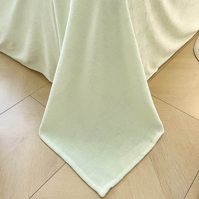 91家纺网 家纺一手货源 找家纺 琪格格纺织 2025新款全消光小清新花边款雕花牛奶绒四件套 雕花绒花边 迪娅妮 浅绿