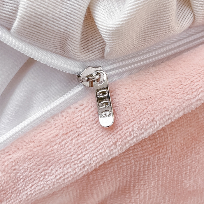 91家纺网 家纺一手货源 找家纺 琪格格纺织 2025新款全消光小清新花边款雕花牛奶绒四件套 雕花绒花边 安妮花苑 粉