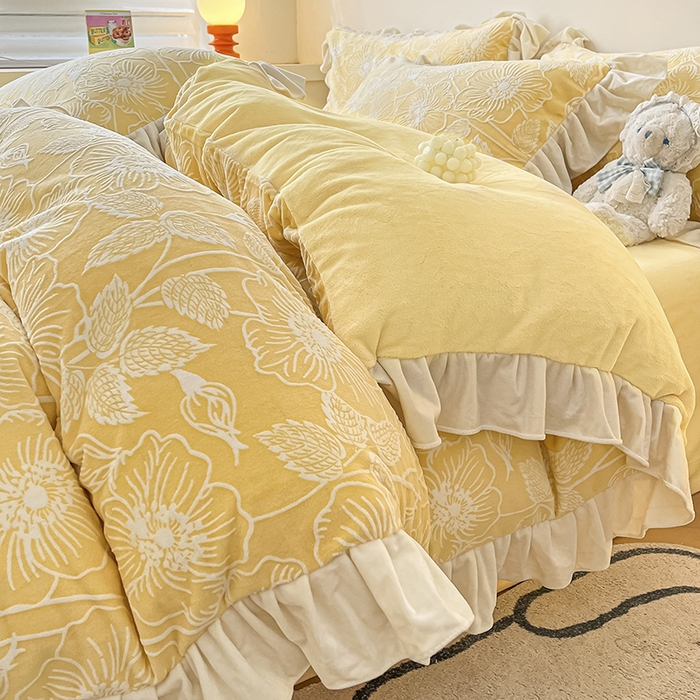 91家纺网 家纺一手货源 找家纺 琪格格纺织 2025新款全消光小清新花边款雕花牛奶绒四件套 雕花绒花边 安妮花苑 黄