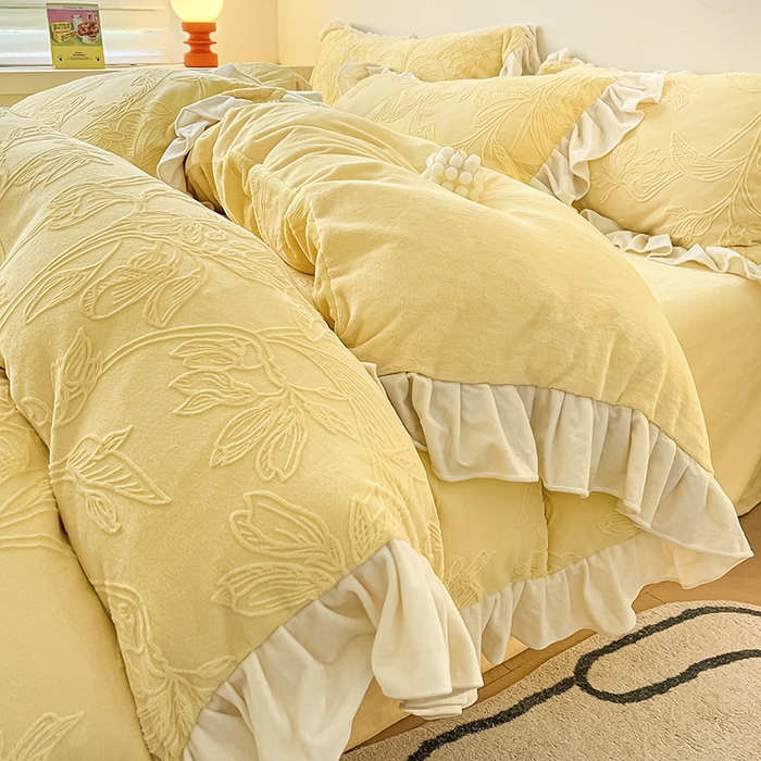 91家纺网 家纺一手货源 找家纺 琪格格纺织 2025新款全消光小清新花边款雕花牛奶绒四件套 雕花绒花边 枝枝叶叶 黄