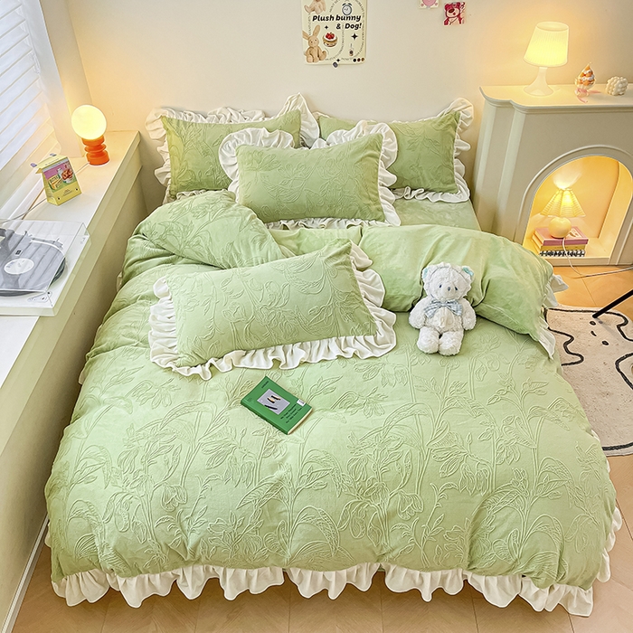 91家纺网 家纺一手货源 找家纺 琪格格纺织 2025新款全消光小清新花边款雕花牛奶绒四件套 雕花绒花边 枝枝叶叶 浅绿