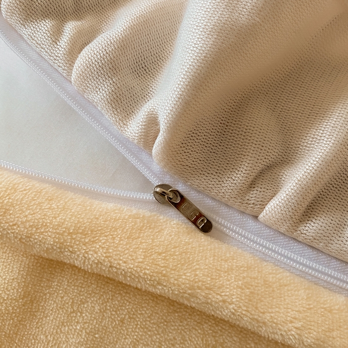 91家纺网 家纺一手货源 找家纺 琪格格纺织 2025新款全消光小清新花边款雕花牛奶绒四件套 雕花花边-秋色宜人酒红