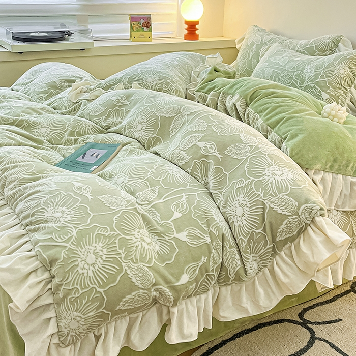 91家纺网 家纺一手货源 找家纺 琪格格纺织 2025新款全消光小清新花边款雕花牛奶绒四件套 雕花绒花边 安妮花苑 绿