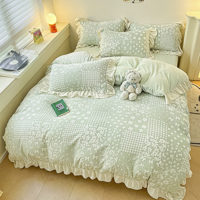 91家纺网 家纺一手货源 找家纺 琪格格纺织 2025新款全消光小清新花边款雕花牛奶绒四件套 雕花绒花边-阿芙朵绿