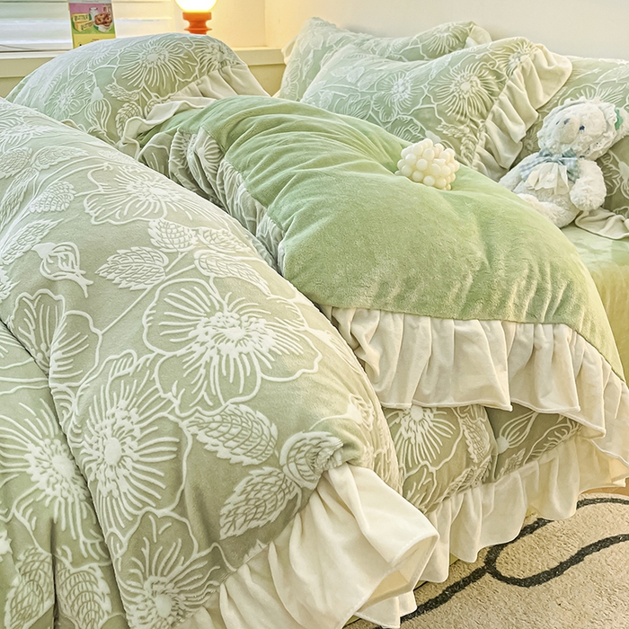 91家纺网 家纺一手货源 找家纺 琪格格纺织 2025新款全消光小清新花边款雕花牛奶绒四件套 雕花绒花边 安妮花苑 绿