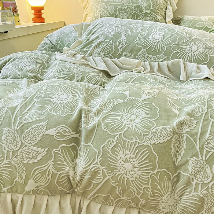 91家纺网 家纺一手货源 找家纺 琪格格纺织 2025新款全消光小清新花边款雕花牛奶绒四件套 雕花绒花边 安妮花苑 绿