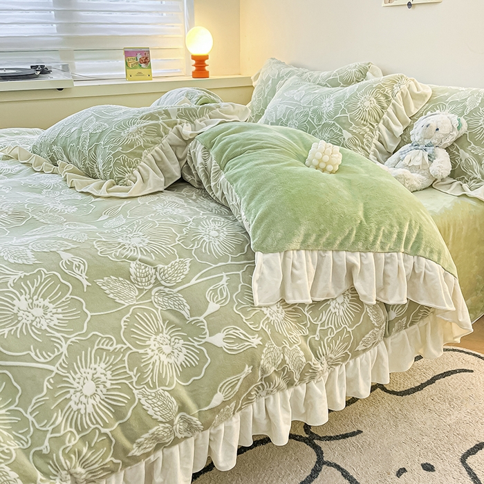 91家纺网 家纺一手货源 找家纺 琪格格纺织 2025新款全消光小清新花边款雕花牛奶绒四件套 雕花绒花边 安妮花苑 绿