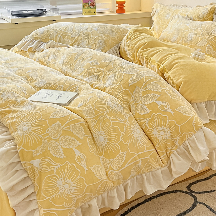 91家纺网 家纺一手货源 找家纺 琪格格纺织 2025新款全消光小清新花边款雕花牛奶绒四件套 雕花绒花边 安妮花苑 黄