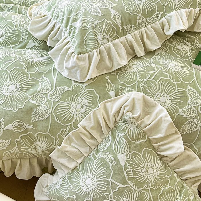 91家纺网 家纺一手货源 找家纺 琪格格纺织 2025新款全消光小清新花边款雕花牛奶绒四件套 雕花绒花边 安妮花苑 绿