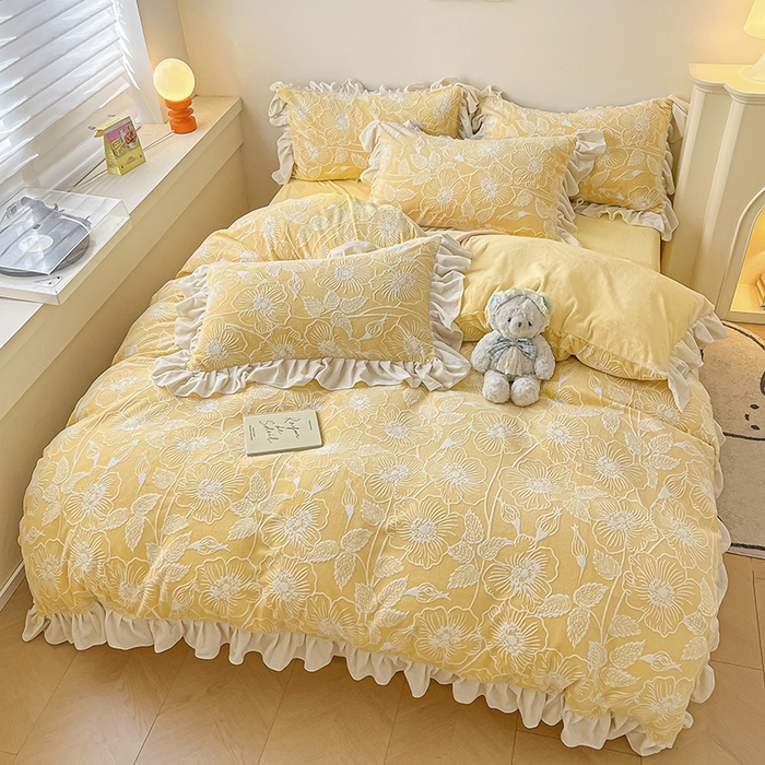 91家纺网 家纺一手货源 找家纺 琪格格纺织 2025新款全消光小清新花边款雕花牛奶绒四件套 雕花绒花边 安妮花苑 黄