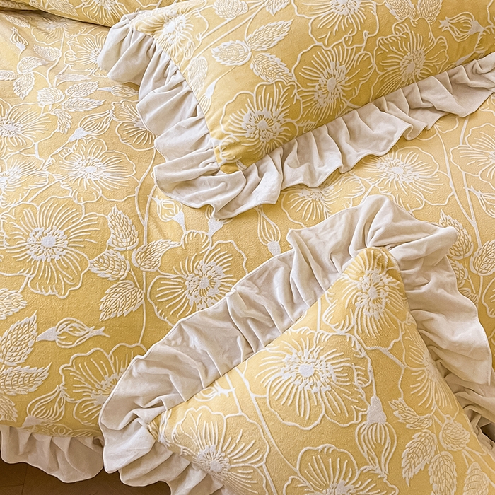 91家纺网 家纺一手货源 找家纺 琪格格纺织 2025新款全消光小清新花边款雕花牛奶绒四件套 雕花绒花边 安妮花苑 黄