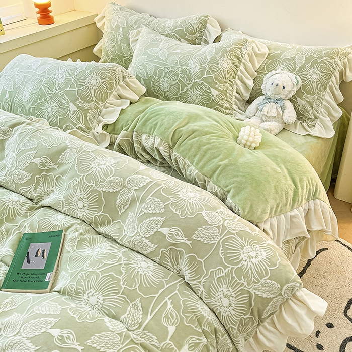 91家纺网 家纺一手货源 找家纺 琪格格纺织 2025新款全消光小清新花边款雕花牛奶绒四件套 雕花绒花边 安妮花苑 绿