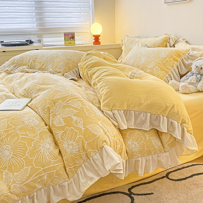 91家纺网 家纺一手货源 找家纺 琪格格纺织 2025新款全消光小清新花边款雕花牛奶绒四件套 雕花绒花边 安妮花苑 黄