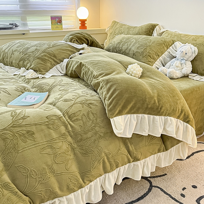 91家纺网 家纺一手货源 找家纺 琪格格纺织 2025新款全消光小清新花边款雕花牛奶绒四件套 雕花绒花边 枝枝叶叶 海棠绿