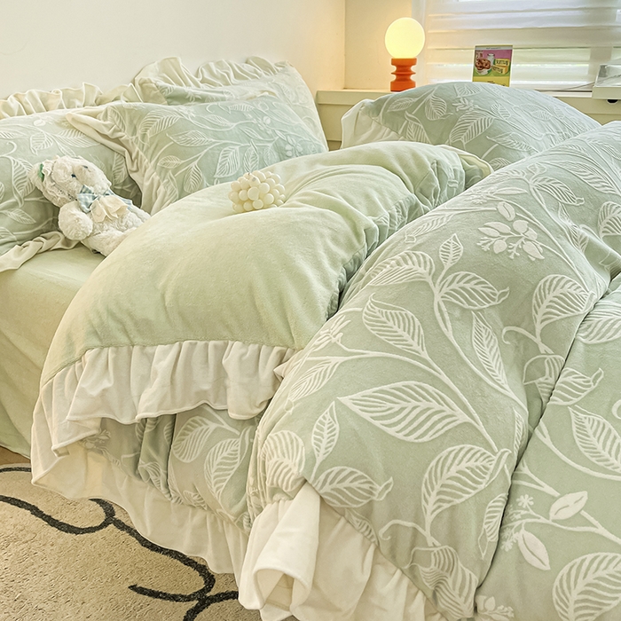 91家纺网 家纺一手货源 找家纺 （总）琪格格纺织 2025新款全消光小清新花边款雕花牛奶绒四件套