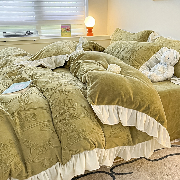 91家纺网 家纺一手货源 找家纺 琪格格纺织 2025新款全消光小清新花边款雕花牛奶绒四件套 雕花绒花边 枝枝叶叶 海棠绿