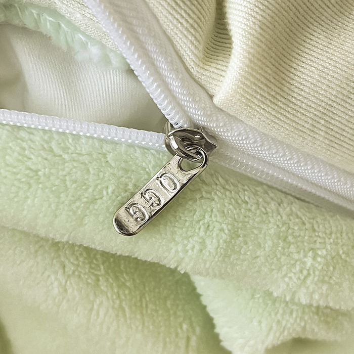 91家纺网 家纺一手货源 找家纺 琪格格纺织 2025新款全消光小清新花边款雕花牛奶绒四件套 雕花绒花边 迪娅妮 浅绿